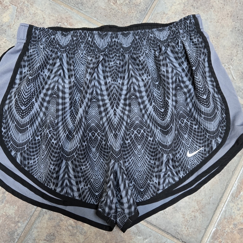 Nike Women's Black and Grey Dri Fit Athletic Shorts Sz L